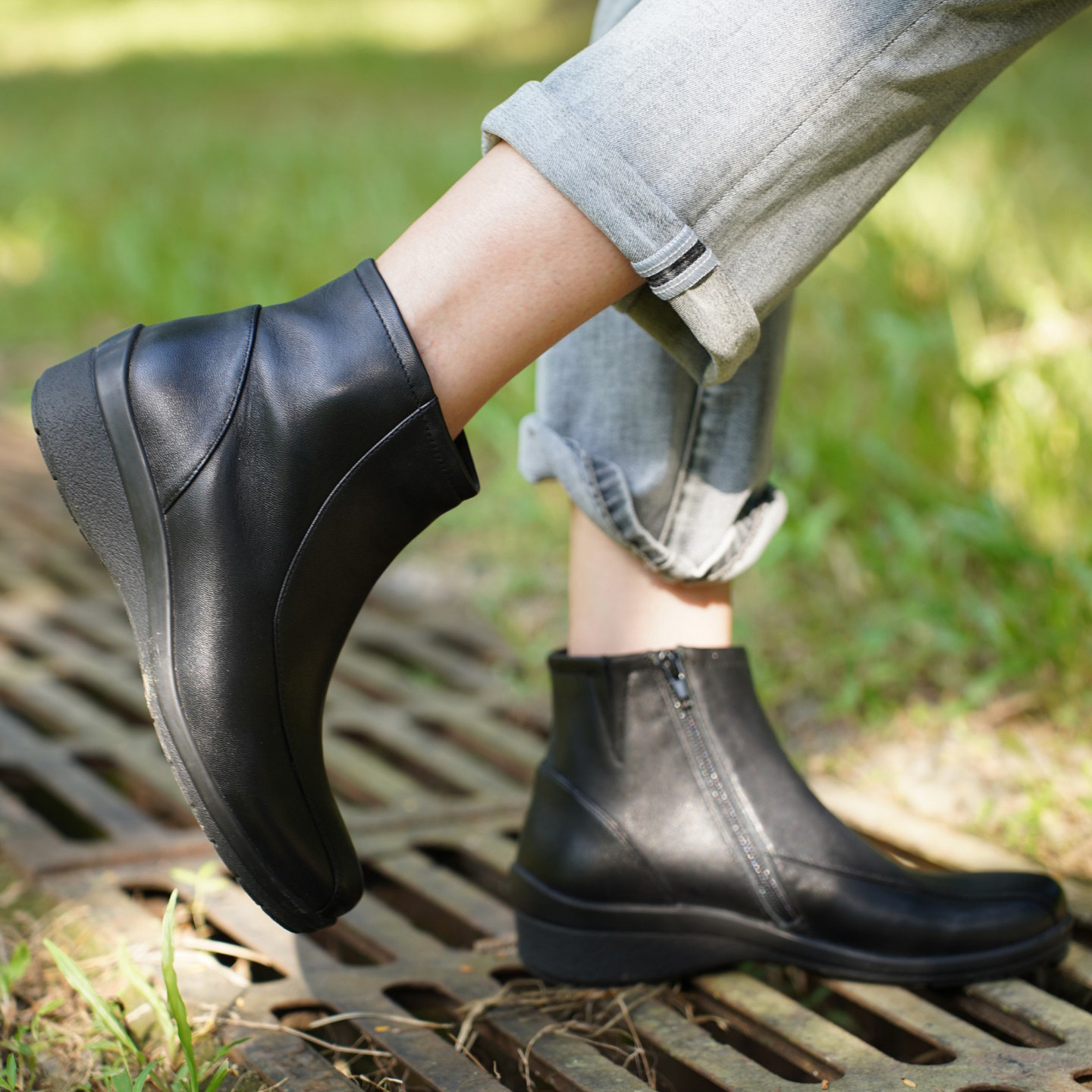 壹家shoes740073羊皮4cm坡跟散步短靴2025新款圆头平底秋冬小皮靴