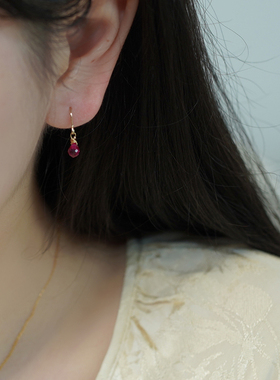 小众设计人造鸽血红宝石耳环14k包金耳钩迷你小巧耳饰甜美411115