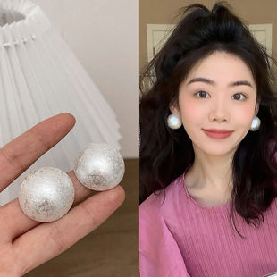 法式复古褶皱珍珠耳环925银针耳钉夸张大号棉花珍珠耳夹肌理感饰