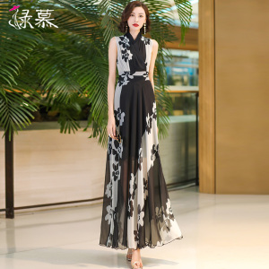高级感黑色印花连衣裙修身2026夏季新款显瘦沙滩裙超长裙到脚踝