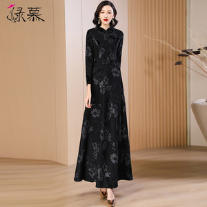 2026春秋季新款高级黑色植绒提花加绒加厚连衣裙显瘦气质大摆长裙