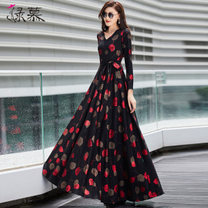 长款连衣裙女2026春春秋新款气质V领碎花高级感大摆收腰显瘦长裙