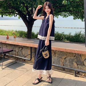 夏季新款绝美俏皮两件套2025高级感蕾丝拼接藏青色背心半身裙套装图片