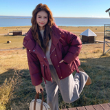 深红色