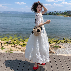 白色刺绣圆领连衣裙女2025夏新款法式收腰显瘦中长款温柔风仙女裙图片