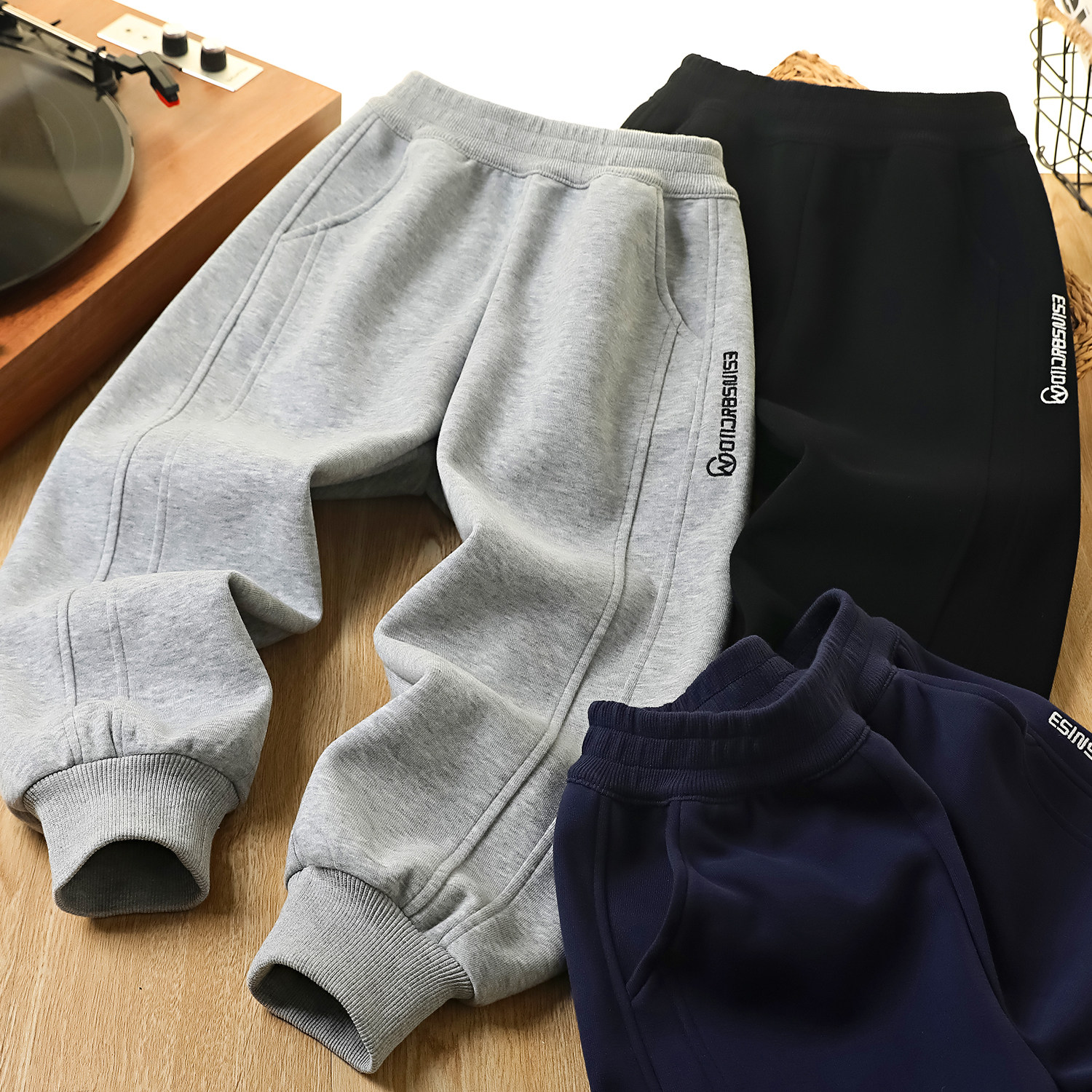 男童春秋百搭运动裤2026新款儿童刺绣洋气潮卫裤中大童宽松长裤子