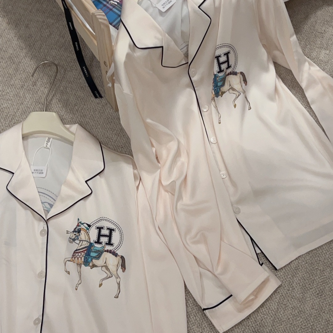 2025新款真冰絲睡衣女春夏季兩件套新款短袖翻領(lǐng)開衫可外穿