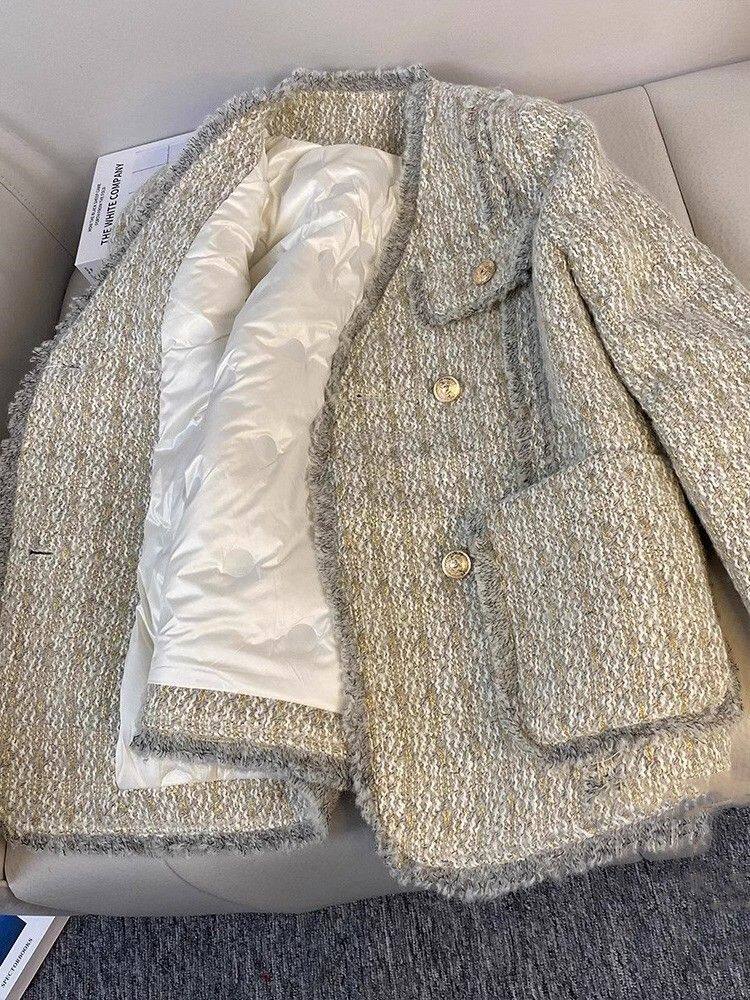 燕麦色小香风羽绒服女冬季2023新款高端法式流苏金线粗花呢子外套