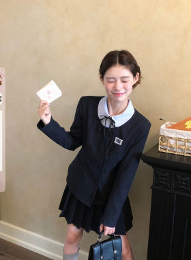 桃可了《少女祈祷》好版型西装外套+蓝色百褶半裙学院风两件套装