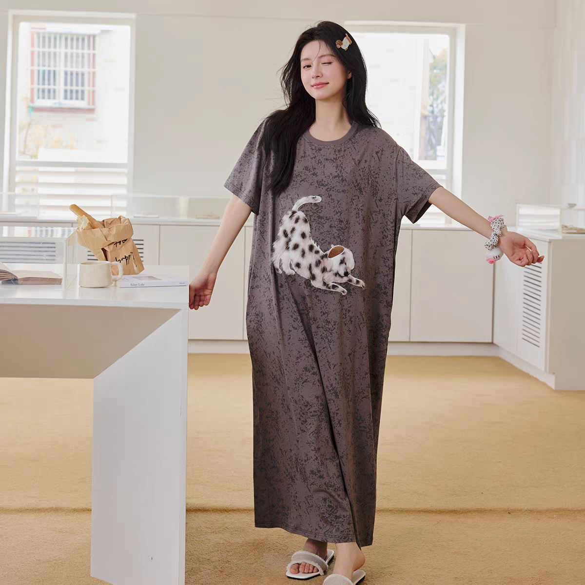 黛梦思可外穿睡裙女夏季纯棉深灰色圆领短袖家居服宽松中长款睡衣