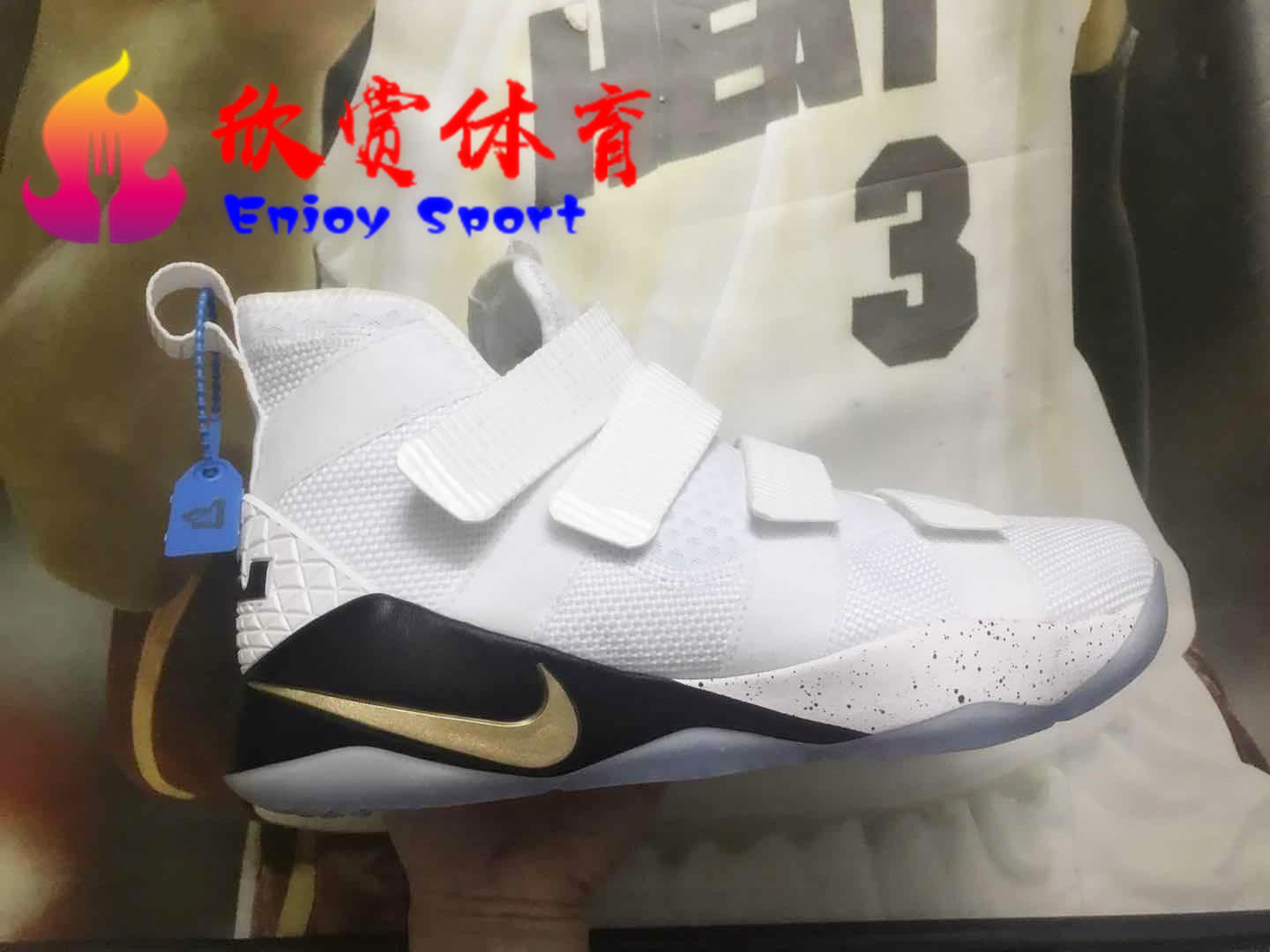 耐克  Nike LeBron Soldier11 LBJ战士11白金篮球鞋 897645-101