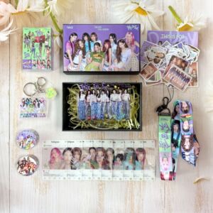 TWICE礼盒钥匙扣贴纸周边应援学
