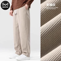 Прямые абрикосовые обычные уши пшеницы