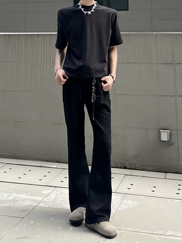 空天白/显瘦高基础微喇黑牛仔裤