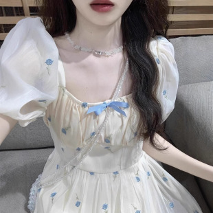 桔梗法式 女夏收腰显瘦仙女裙子 碎花方领泡泡袖 刺绣连衣裙新款