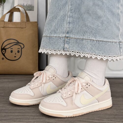 Nike Dunk Low  Light Soft Pink 低帮 板鞋 女款 粉色FB7910-601