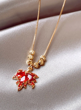 红色枫叶吊坠项链女2025新款爆款