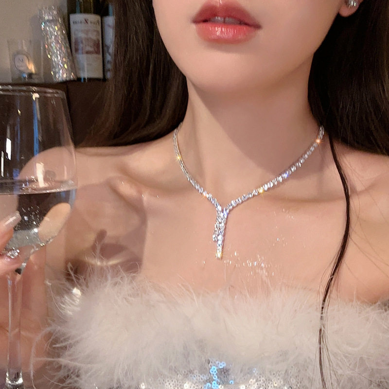 高级感闪钻项链新娘锁骨链