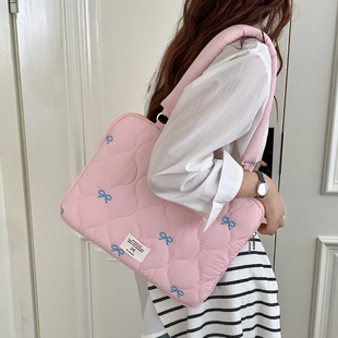 适用苹果笔记本电脑包14寸手提单肩女高颜值通勤百搭2025新款macbookair/pro13.3联想华为16内胆包