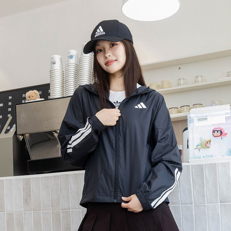 阿迪达斯黑色外套女2026秋季新款跑步训练运动服连帽防风拒水夹克