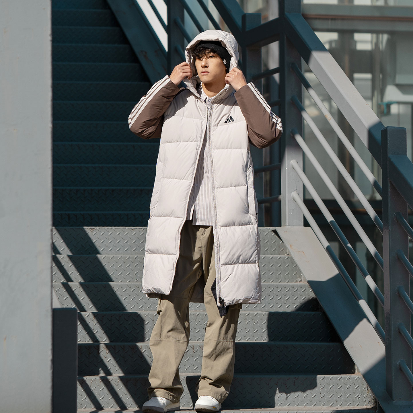 阿迪达斯长款羽绒服男装2025冬季新款鸭绒保暖连帽羽绒外套KQ5495