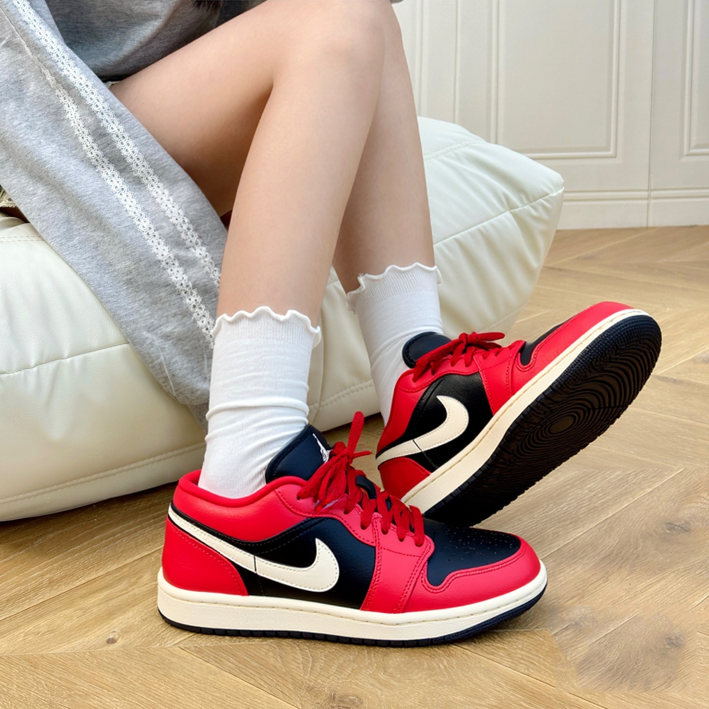 Nike耐克本命年红色休闲鞋女鞋新年款冬季新款运动鞋AJ1低帮板鞋