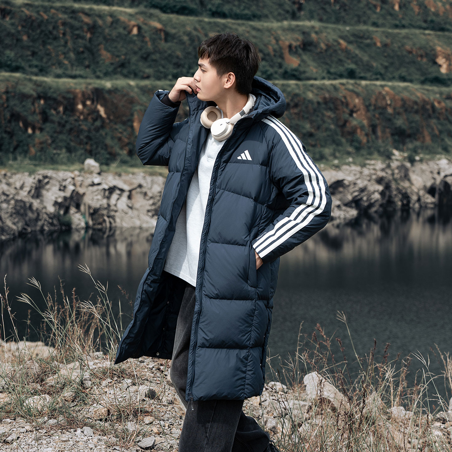 阿迪达斯长款羽绒服外套男女2025新款情侣连帽棉羽运动外套KC2499