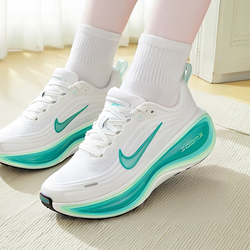 NIKE耐克女鞋2025冬季VOMERO PLUS轻便运动鞋跑步鞋 HV8154-100