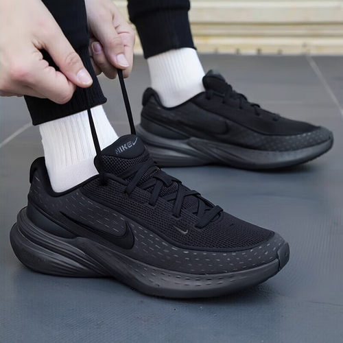 NIKE老爹鞋透气黑武士跑步鞋