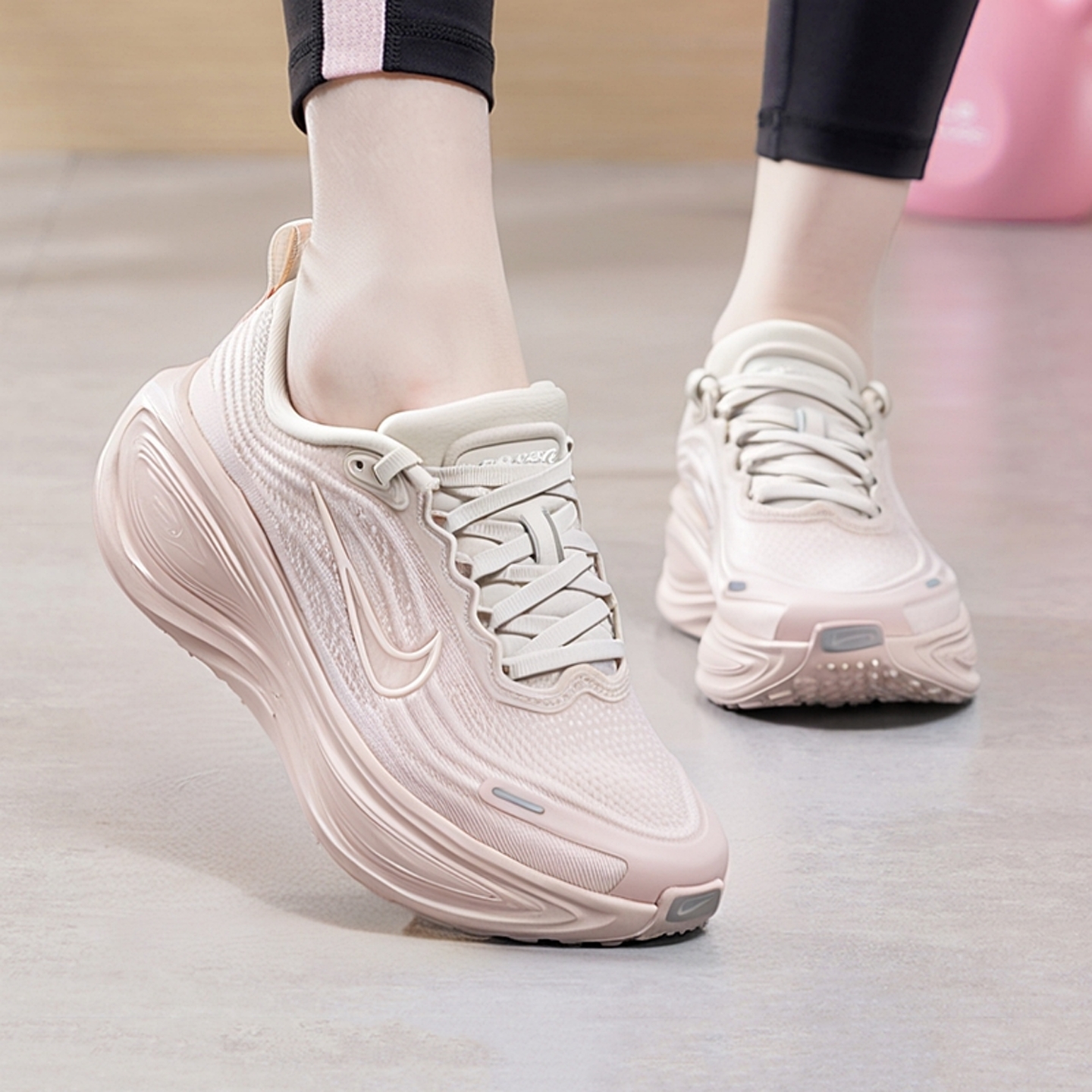 NIKE耐克跑步鞋女2025冬季VOMERO PLUS迈柔训练跑鞋运动鞋HV8154