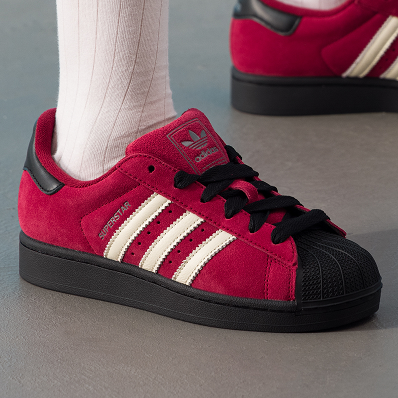 阿迪达斯三叶草新年红男鞋板鞋