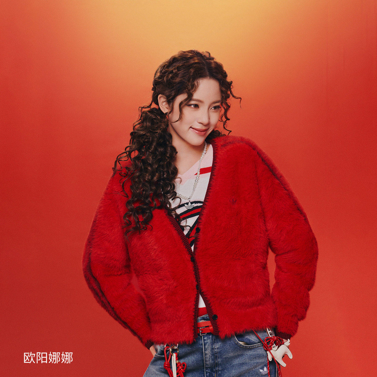 阿迪达斯三叶草外套女款开衫上衣马年新年款运动服红色线衫KT3171,运动服/休闲服装,运动茄克/外套,淘宝优惠券,粉丝福利购,淘宝优惠卷