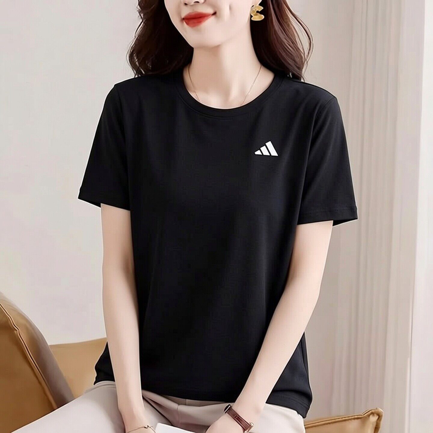 阿迪达斯女款快干黑色短袖T恤图片