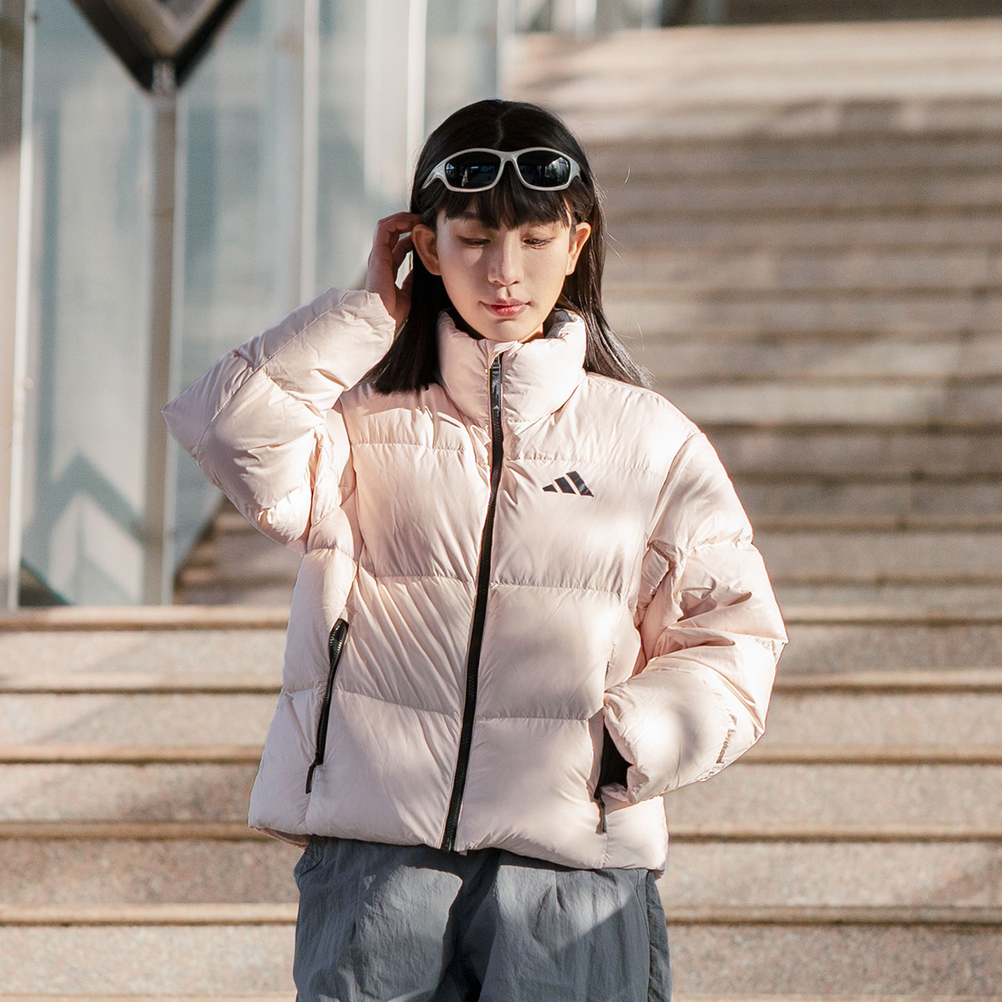 阿迪达斯女款粉色立领运动羽绒服