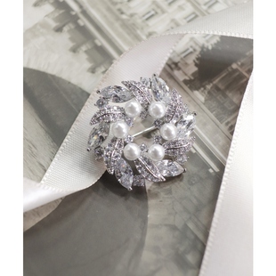 Tiaclasse温柔气质清新甜美叶片胸针女ONWARD