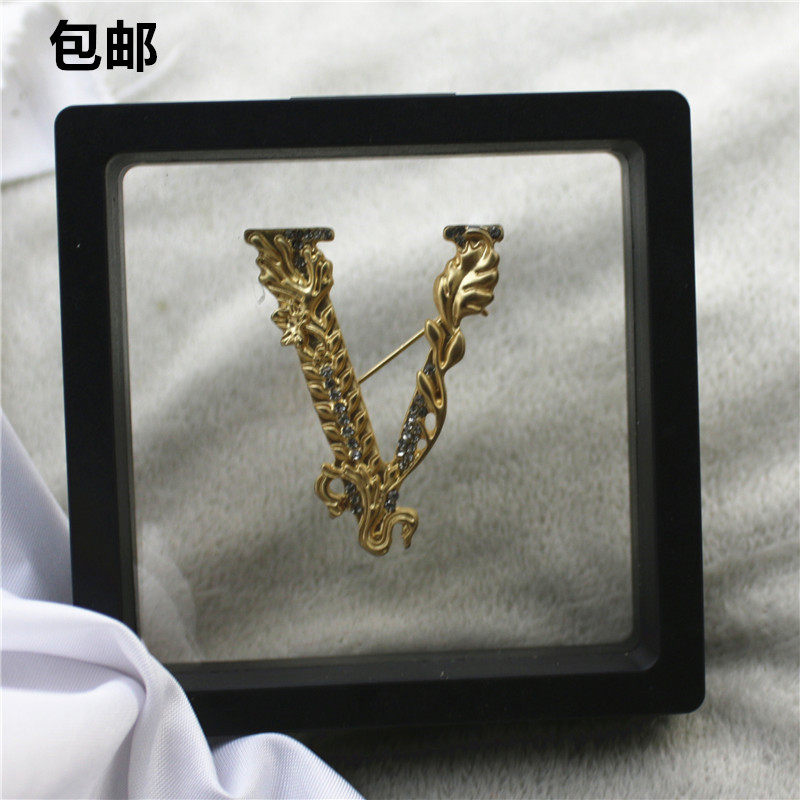 包邮  潮流同款字母v胸针别扣针外套衣服百搭款 情人节礼物