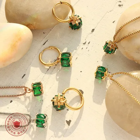 小巧设计热款四面真金P465-F517锆石同款钛钢18祖母绿marka镀