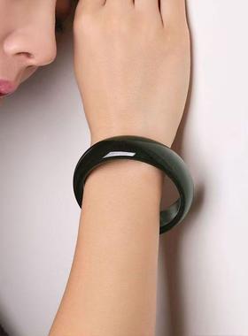 和田玉糖青中宽扁条玉石手镯