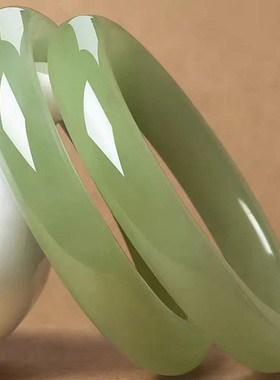 和田玉湖水绿扁条手镯女款手工打磨简约百搭气质款天然新疆玉石