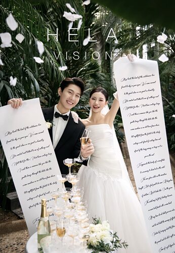 小红书流行仪式感婚纱摄影道具草坪婚礼拍照英文誓言布香槟塔酒瓶