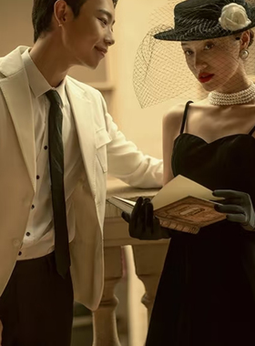 浪漫赫本风婚纱摄影道具 旅拍复古拍照主题 婚纱照手拿欧式英文书