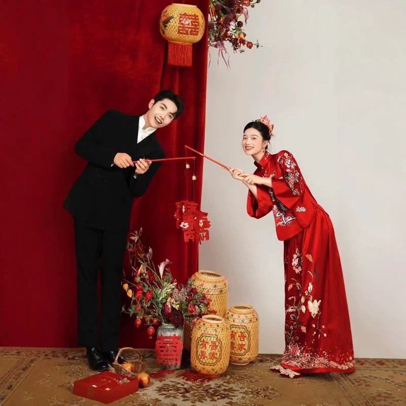 中式古风汉服婚纱摄影道具秀禾拍照场景布置背景布仿真花摆件灯笼