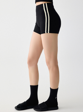 运动短裤女提臀速干蜜桃瑜伽服三分裤骑行普拉提训练短款健身套装