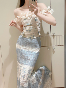 渐变修身 露肩收腰花瓣碎花上衣 法式 鱼尾半裙 婴宁