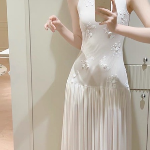 月与海 新中式刺绣针织中长款无袖背心裙法式高级感气质长裙