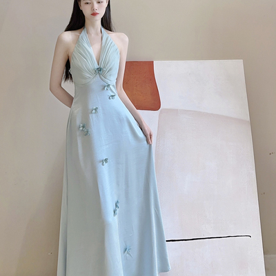 「蝴蝶明珠」法式度假风重工挂脖蓝色花朵连衣裙缎面仙女裙礼服