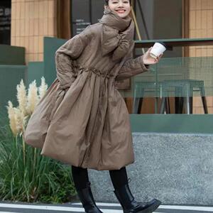 2024冬季新款女装韩版宽松休闲拼接花边设计感带围脖中长款羽绒服