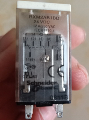 施耐德继电器 RXM2AB1BD DC24V 2开2闭12A8脚指示灯 RXM4AB1F7 14