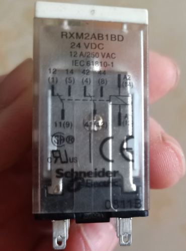 施耐德继电器 RXM2AB1BD DC24V 2开2闭12A8脚指示灯 RXM4AB1F7 14