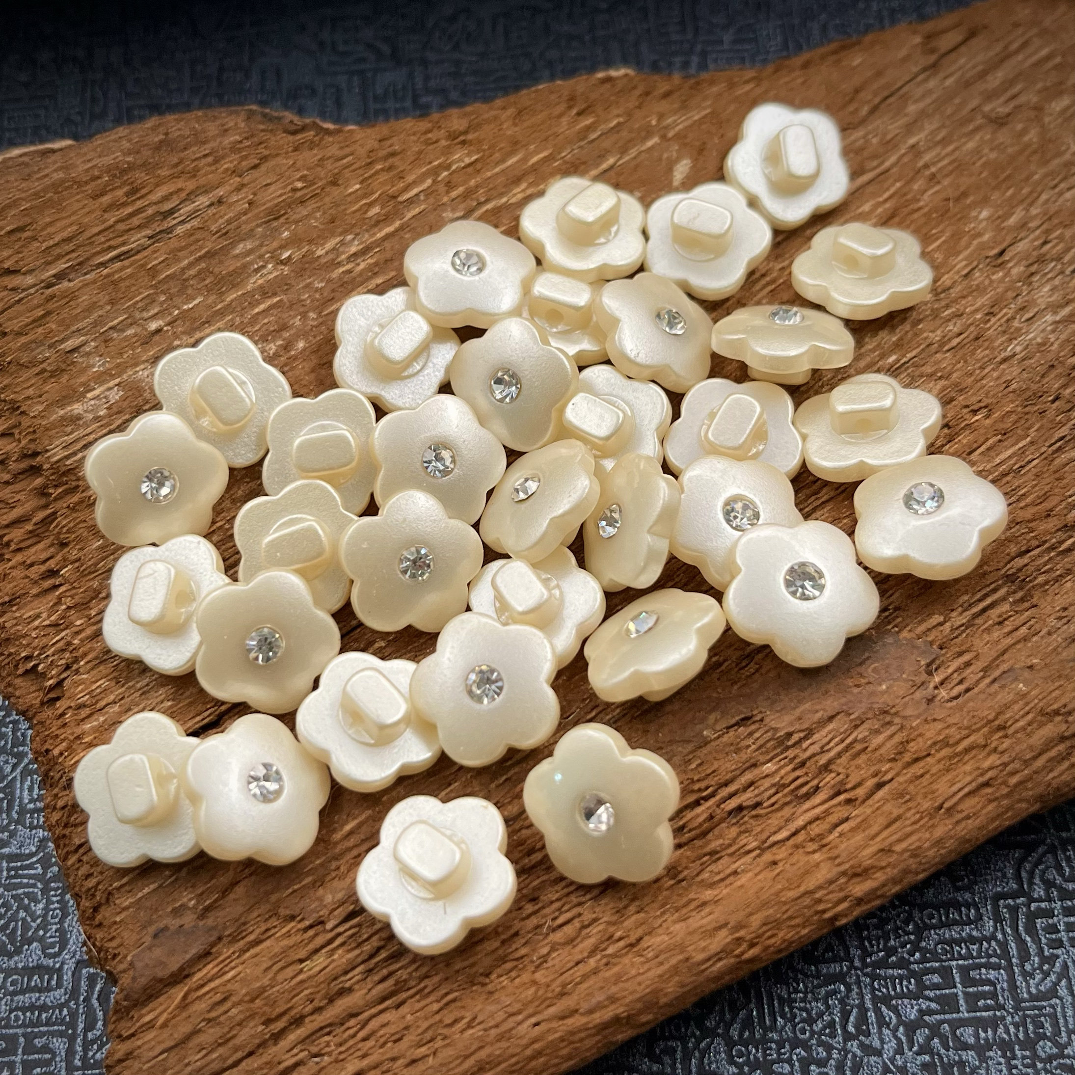 白色小香风梅花小珍珠扣女衬衣毛衣雪纺连衣裙领扣圆白蘑菇小扣子